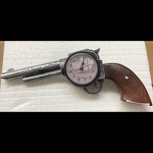 Gun clock available for sale. Really nice… looks real‼️